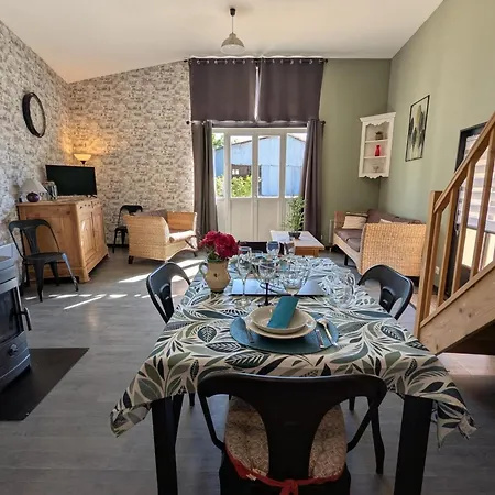 Appartamento Maison Avec Parking - Propriété Charentaise Unique - Fr-1-653-297 *