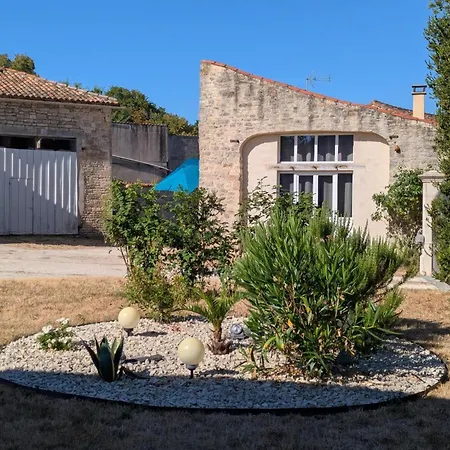 Maison Avec Parking - Propriete Charentaise Unique - Fr-1-653-297 *