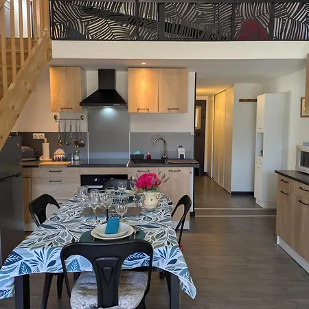 Maison Avec Parking - Propriété Charentaise Unique - Fr-1-653-297 *