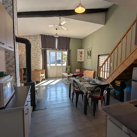 Maison Avec Parking - Propriete Charentaise Unique - Fr-1-653-297 * Courcome