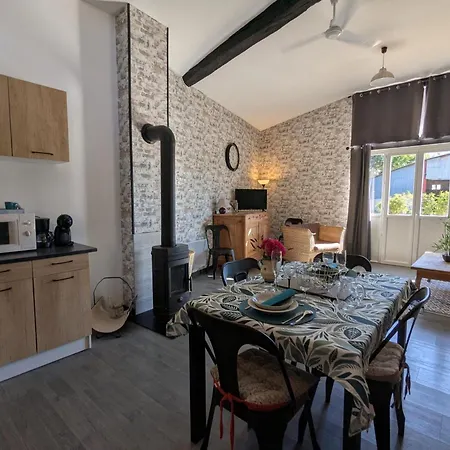 Maison Avec Parking - Propriété Charentaise Unique - Fr-1-653-297