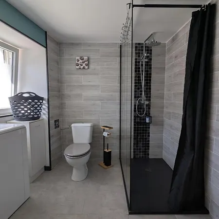 Maison Avec Parking - Propriété Charentaise Unique - Fr-1-653-297