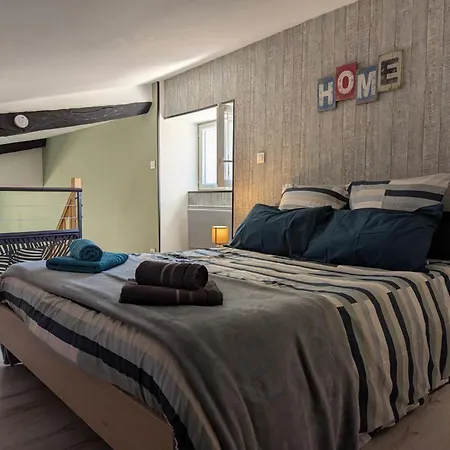 Appartamento Maison Avec Parking - Propriété Charentaise Unique - Fr-1-653-297 *