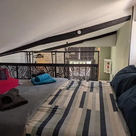 Maison Avec Parking - Propriete Charentaise Unique - Fr-1-653-297